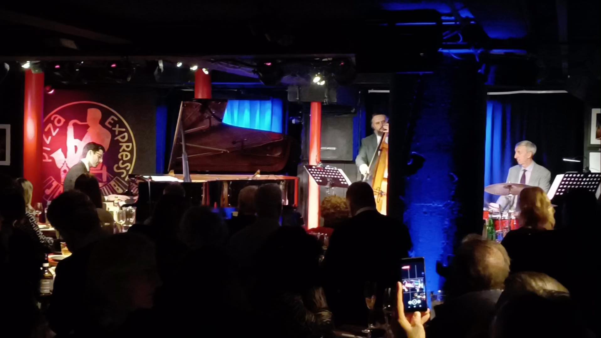 Thank you to everyone who came along to enjoy some festive jazz with us this past week!✨
We had a fantastic time playing @antobarandmulltheatre @thebarnarts @nairnartscentre and @pizzaexpresslive 🎶
Thank you also to the incredible musicians who joined me along the way, Steve Brown, @calumgourlay and @ewan_hastie 👏
Here’s a clip of us playing #TheChristmasSong at #pizzaexpresslive
Have a very merry one and see you in the new year!
#gabriellatchintrio #jazztrio #jazz #jazzpiano #pianojazz #bebop #swing #straightahead #americansongbook #livejazz #jazzlive #jazzmusic #jazzmusician #jazzpianist #billevans #herbiehancock #barryharris #cedarwalton #oscarpeterson #billcharlap #ahmadjamal #arttatum #theloniousmonk #merrychristmas2023