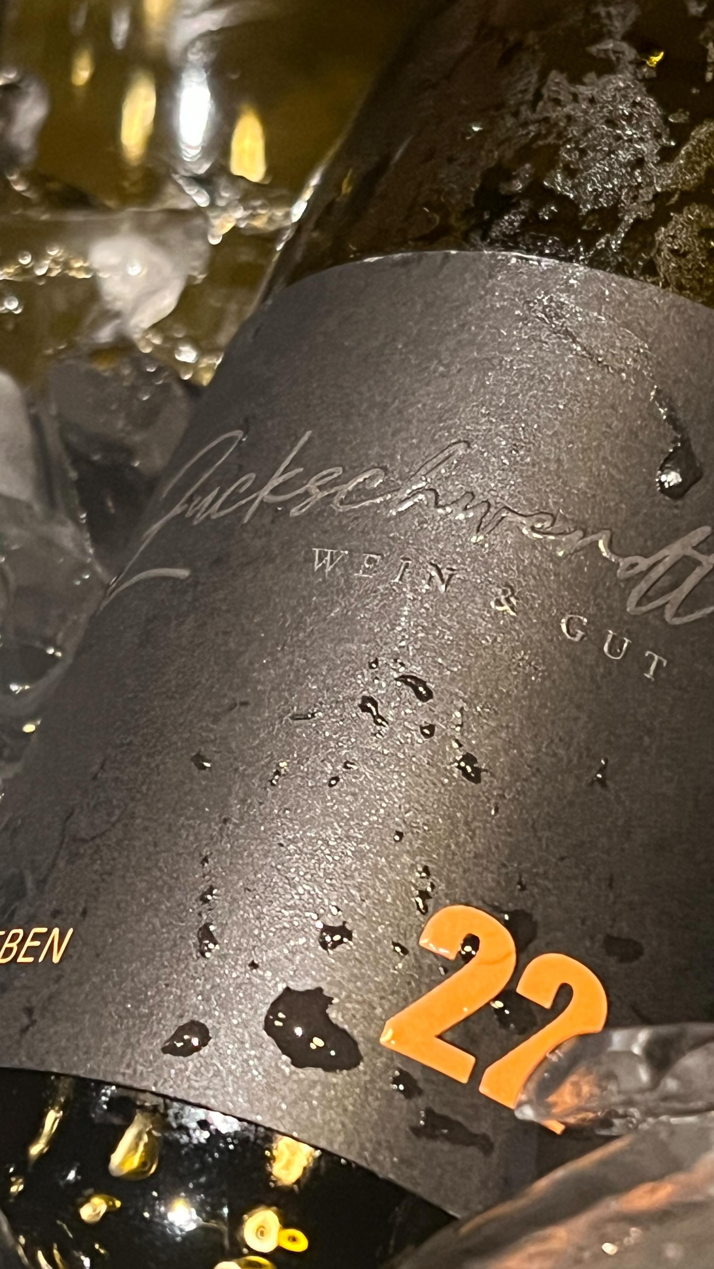 2023, ein Jahr im Schnelldurchlauf – mein Story-Mashup ist da! Vollgepackt mit Leidenschaft, Energie und jeder Menge Power. 🚀💪 Das Ergebnis: meine eigene Weinlinie! Von Höhen und Tiefen bis hin zu sprudelnder Kreativität – hier seht ihr, was alles in meinem Jahr passiert ist. 🍇🍷 Cheers auf die Reise und den Wein, der sie begleitet! #Jahresrückblick #WeinAbenteuer #LeidenschaftimGlas