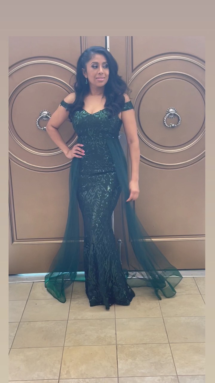 Hello Gorgeous! It’s time to slay all day! Our stunning emerald gowns are sure to have all eyes on you! Sizes 0-18 available shop online link in bio or in stores! #emerald#gown#shop#shopping#emeralddress#dress#fashion#fashionable#dress#purse#clutch#whattowear#accessories#latinamagazine#essence#jewelry#voted1#fabulous#pearlandboutique#riveroaks#usa#women#lady#weddingguest#datenight
