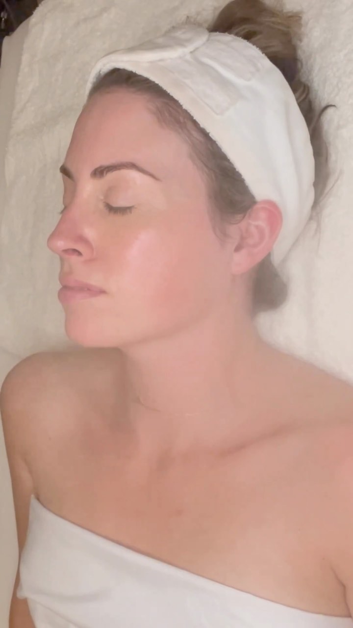 With rain in the forecast, there's no better time to rejuvenate your skin and relax your body with a luxurious 30-minute infrared sauna session followed by a Custom Facial. I understand the importance of self-care, and I’m excited to offer you an exclusive Rainy-Day Special!
**Special Offer**: Book any facial treatment for tomorrow, 10/6, or Saturday, 10/7, and you'll receive a complimentary 30-minute infrared sauna session!
Link in bio to book 💕
#InfraredSauna
#SweatItOut
#Detoxify
#WellnessJourney
#RelaxationTime
#SelfCare
#MindBodyBalance
#FacialTreatment
#SkincareRoutine
#GlowingSkin
#FacialSpa
#SkinHealth