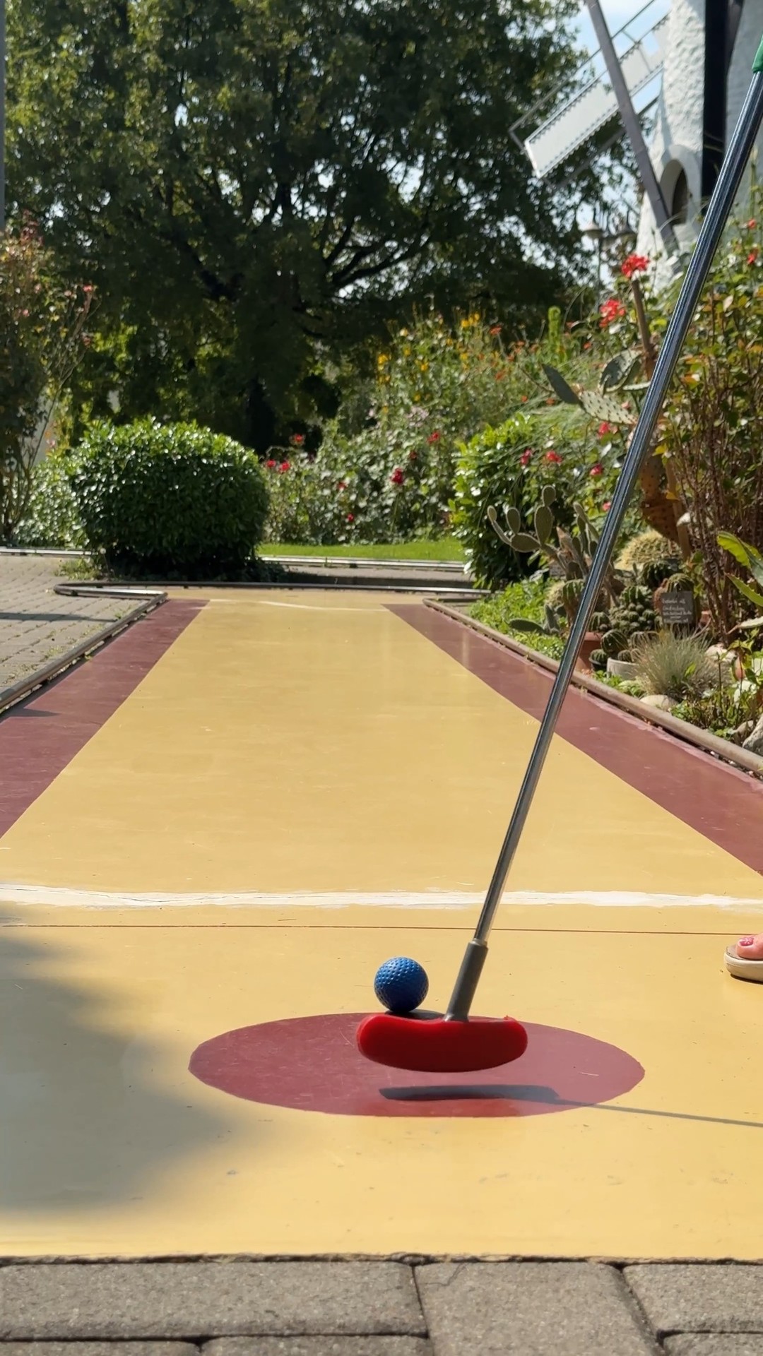 Am 30.08.2024 fand unser Team-Ausflug statt
Bei bestem Wetter und fröhlicher Atmosphäre genossen wir gemeinsam den Spaziergang durchs Naturschutzgebiet, eine Runde Minigolf im Blumenparadies mit anschliessendem feinen Essen und Dessert im Tropen-Restaurant.
Ein gelungener Sommer-Team-Ausflug 😊☀️
-----
Le 30.08.2024 a eu lieu notre sortie d'équipe
Par un temps idéal et dans une ambiance joyeuse, nous avons profité ensemble d'une promenade, d'une partie de minigolf, suivie d'un délicieux repas au restaurant tropical Florida.
Une sortie estivale en équipe réussie 😊☀️