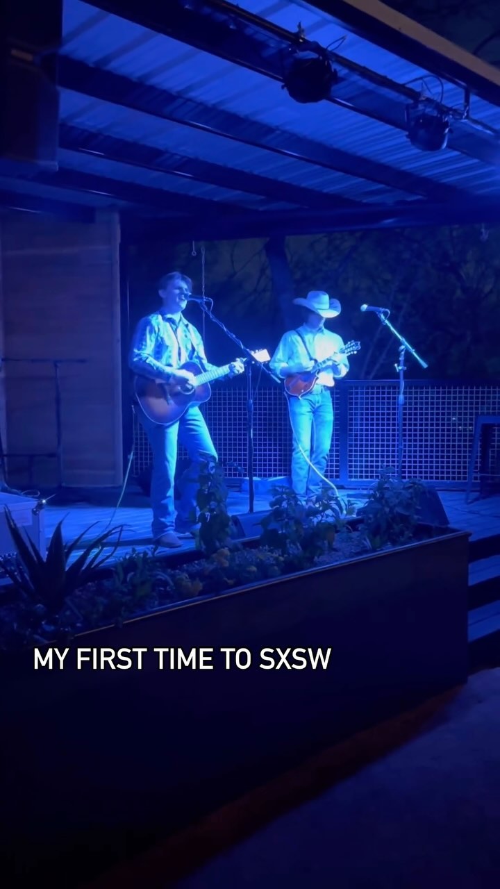 Having the best time at SXSW. Music showcases are my happy place 🩵