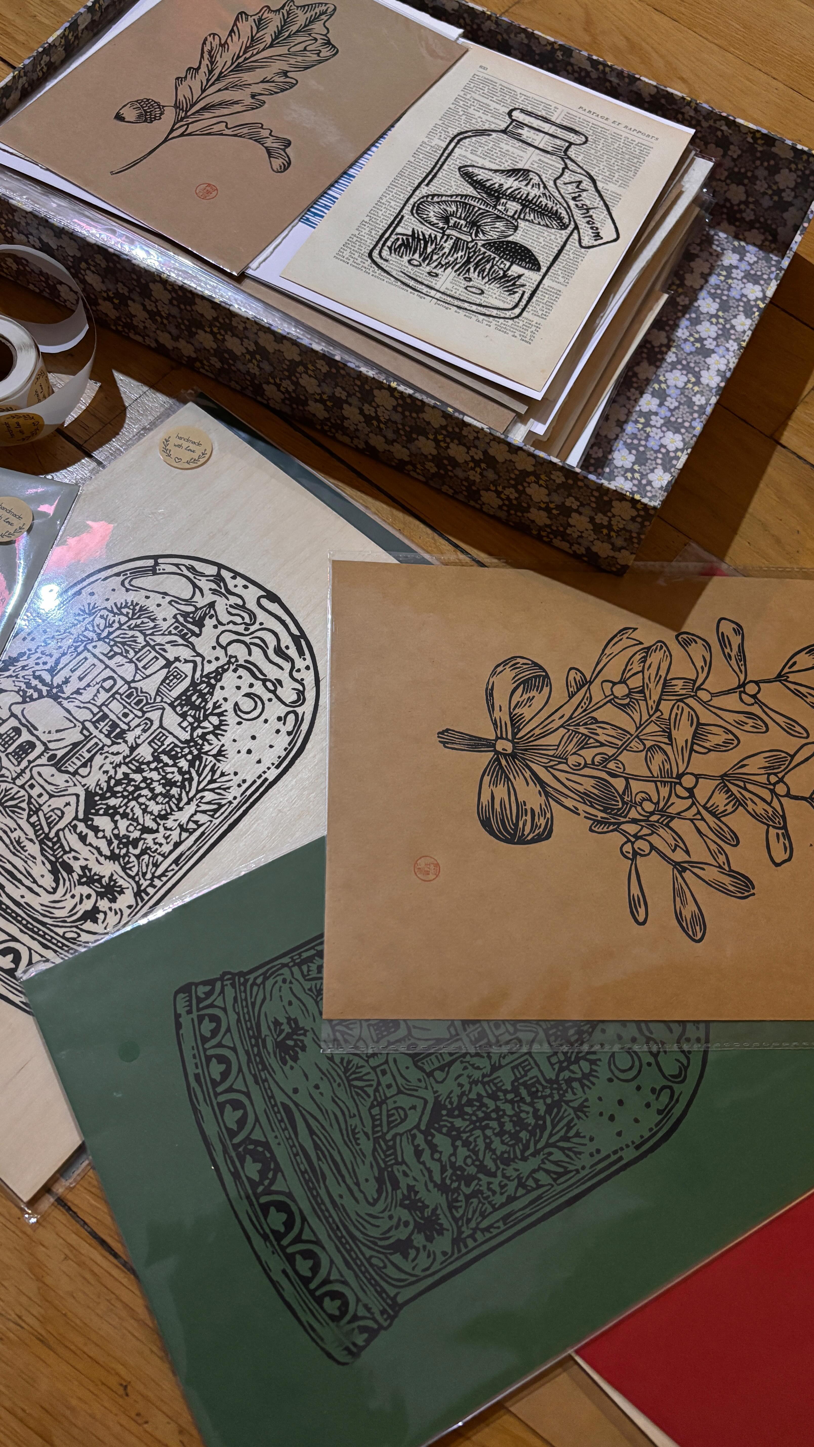 J’ai perdu le compte 🤪 Je ne sais pas ce que vous en pensez, mais je crois que je suis prête pour le marché de cette année 😂💪🏻
#linocut #printmakersofinstagram #linoldruck #linogravure #linograbado #handmade #printmaking #inkprintrepeat #engraving #linocutprint #reliefprinting #reliefprintmaking #reliefprintmaker #christmas #autumn #hygge #tournesol