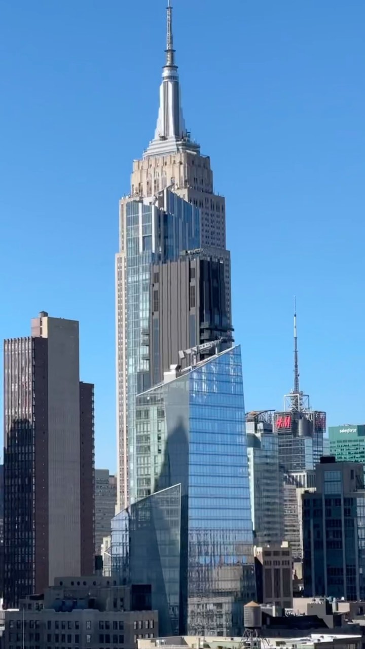 All of the many new construction spaces and places we show our clients 🌇 from Manhattan to Brooklyn. Always view hunting ✨Reach out and we’ll guide you to your dream home✨
_________________________
📲 Contact Us Today:
@jennyrosehalupka - 908.247.2945 / jrh@compass.com
@ginahalupka.realestate
_________________________
.
.
.
.
#thehalupkateam #brooklynrealestate #brooklynrealtor #thequay #brooklynhomesforsale #trustedadvisor #11hoyt #brooklynrealestateagent #brooklynpoint #frontandyork #nycrealtor #nycapartments #homesforsale #housingmarket #dreamhome #luxuryhomes #homebuying #realestateinvesting #realestatehelp #homeownership #thebrooklyntower #realestateinvesting #brooklynliving #brooklynlife
#brooklynrealestateagents #luxuryinvestments
#professionalrealestateagents