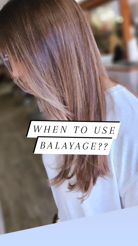 COLOR: Mushroom Brown 🍄 🍄 🍂 🍂 🤎🤎
Read this mind blowing caption 👇 🤯
TECHNIQUE 📐: Mini touch up usingBalayage in areas I felt she needed a POP 💥💥 I only use Balayage on levels 7 and up or on new growth that is no more then 2 inches on crown and face frame.
?? Why??
Because we ALL know Balayage can be unpredictable. So by using it this way gives me more security in knowing I will stay on my timing & not make my client hair into a color correction nightmare that i will have to correct on my day off ‼️ 😬 😅
3 months prior she came in for her 3 Part #Ombrélage was done. So her ends where perfect to paint 🖌 @wellahairusa pro products
✂ CUT: Keep growing those baby hairs 👶
Added shorter face frame and took 3 inches off her length.
DURATION 🕥 : 2 hrs.
TOUCH UP time⏳: 6- 8 months
💥To watch this full application, get this Pro Formula & more in depth methods sign up @theombrelageacademy to learn more & gain confidence behind the chair 💪