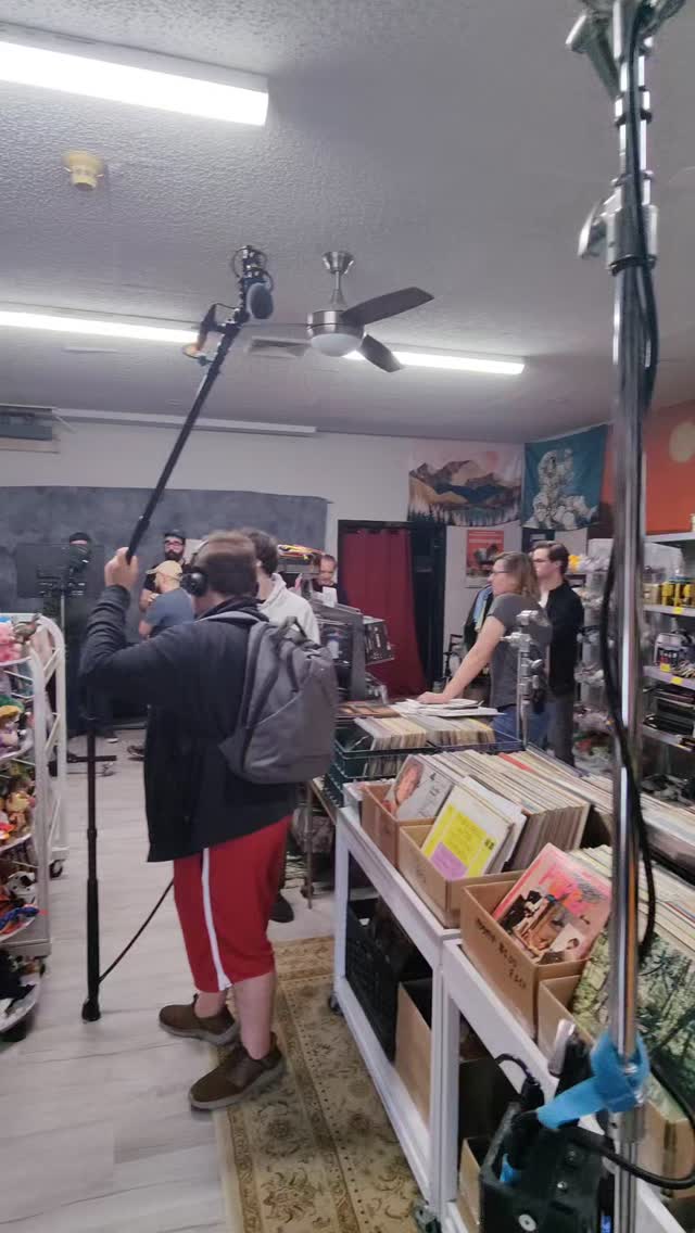 Peace & Quiet 🏞️
•
#soundmixer #soundcart #soundspeeds #filmsetlife