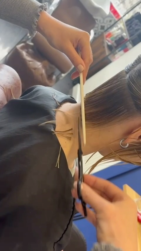 Who else is entering their bob era? 💇♀️
Above the shoulder bobs are really on trend at the moment!
Especially The “mob wife” bob gained it popularity due to its association with classic mafia movies and TV shows where strong female characters sported this sleek, sophisticated hairstyle. It exudes confidence, power, and timeless elegance, making it a sought-after choice for those wanting to channel a bold and glamorous look. Additionally, its versatility and ease of styling make it appealing to women seeking a low-maintenance yet stylish haircut.
Cut & Colour by our Art Director @amysultanhair