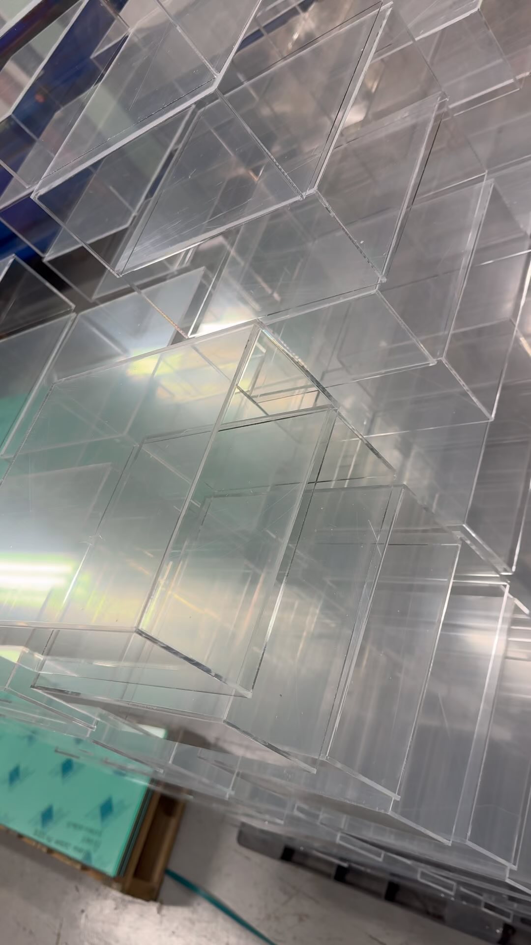 This will be…a long few days of production but thankfully our amazing team is on top of it all #acrylicproduction #lasercut #displaycases #diamondpolished #irishproduction #familybusiness #irishmanufacturing