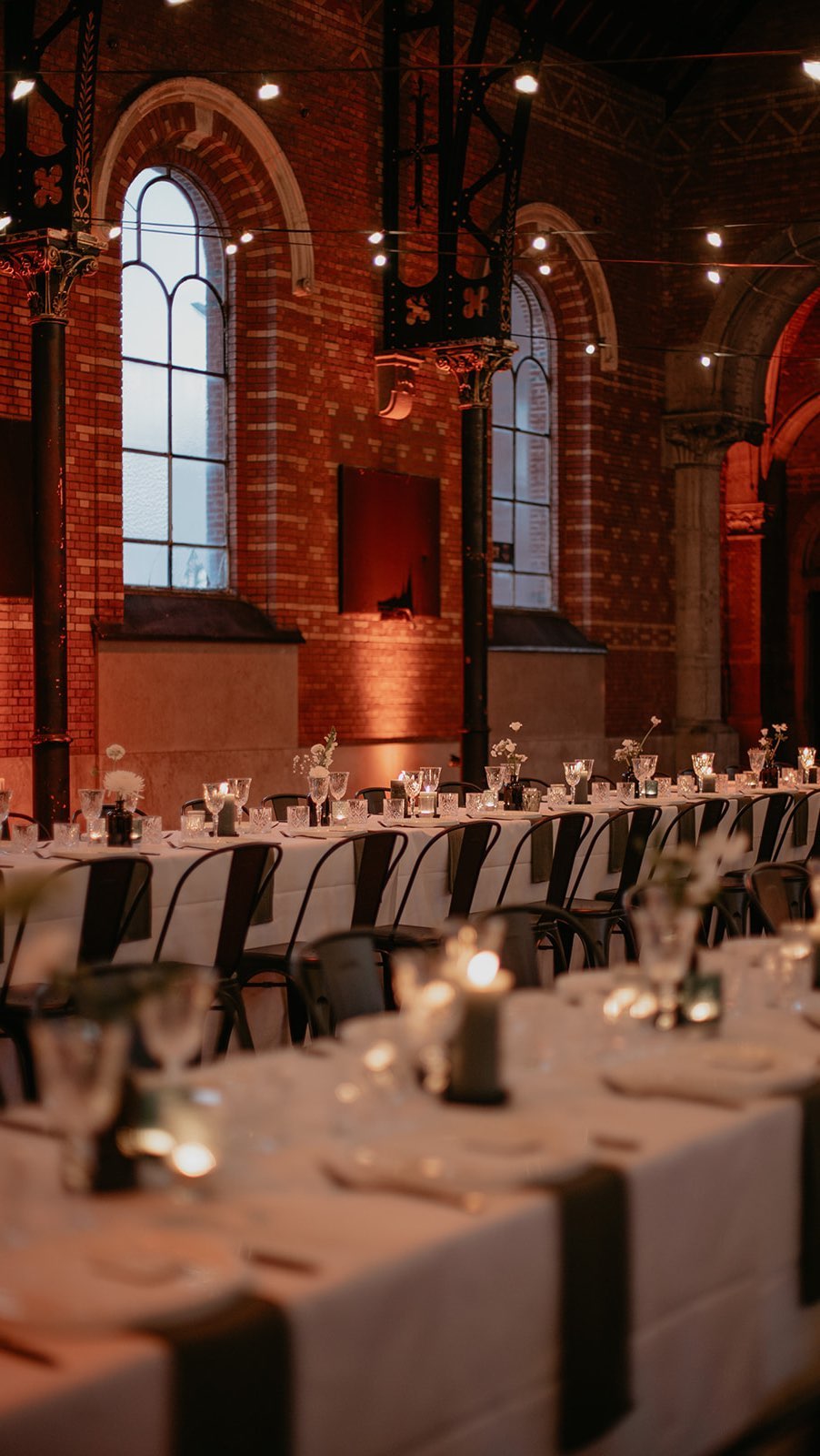 De locatie die je kiest heeft invloed op de uitwerking van je styling. Want voor een picture perfect styling moet je rekening houden met de stijl, kleuren en unieke elementen van je locatie. Meer tekst en uitleg in deze reel!
Coverfoto @picturesbyloremattens
#trouwlocatie #trouweninantwerpen #industrieeltrouwen #huwelijksfeest #trouwfeest #weddingplannerantwerpen #weddingplannerbelgie #wijgaantrouwen #trouwenin2025 #trouwenin2026