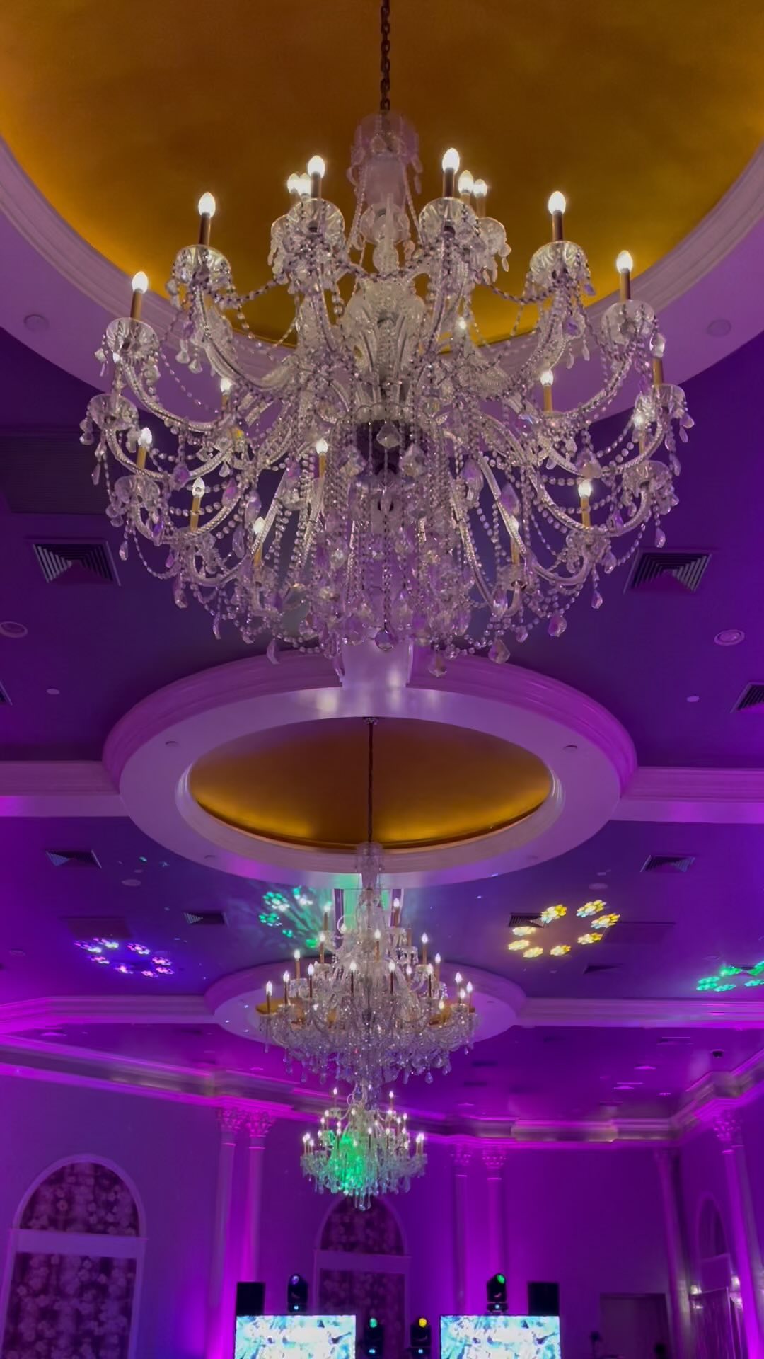 Turn your dreams into a reality in our grand ballroom. Call today for available 2025 dates for your next event!
718-447-5882
📧 islandchateau@gmail.com
#statenislandbusiness #cateringhall #celebrationevent #partyinspiration #smallbusiness #statenislandny #statenislandeats #statenislandfood #cateringhallstatenisland #statenislandadvance