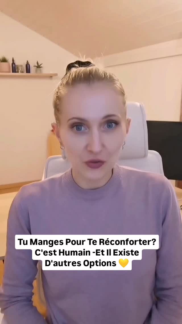 Tu Manges Pour Te Réconforter ? C’est Humain — Et Il Existe D’Autres Options 💛
Tu te retrouves parfois à grignoter quand tu es stressée, triste ou vidée ?
Tu n’es pas seule. Et tu n’as pas à culpabiliser. 💬
🍫 Utiliser la nourriture pour se consoler, c’est une réaction naturelle… mais ce n’est pas toujours ce qui nous fait le plus de bien à long terme.
🧠 Dans cette vidéo, je t’explique pourquoi ce réflexe est normal — et surtout, je te propose une alternative :
👉 Crée TON menu de réconfort personnel, sans passer par l’alimentation.
🌿 Un bain chaud, un appel à une amie, un podcast, une balade, une bonne playlist… trouve ce qui marche pour TOI.
💛 Partage en commentaire ce qui t’aide à traverser les moments difficiles. Ton idée pourrait en inspirer d’autres 🙏
➡️ Envie d’un accompagnement bienveillant pour te réapproprier ton équilibre ?
Découvre mon approche ici : www.isabellecurrat.com
#AlimentationÉmotionnelle #BienÊtreFéminin #CoachingSanté #RéconfortSansManger #PrendreSoinDeSoi #EquilibreAlimentaire #CoachingFemme #SantéGlobale #IsabelleCurrat #FitLeader