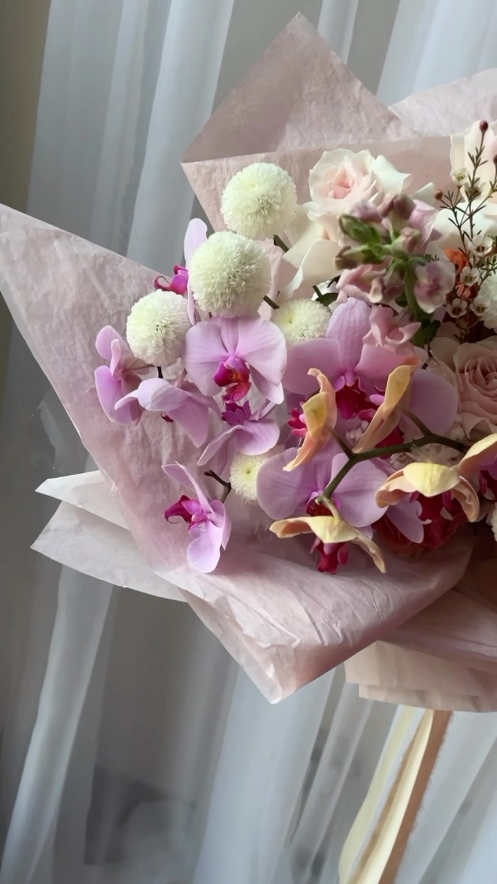 I feel as though this audio could apply to so many areas of my life, I definitely find solace and peace in my creativity.
Whether it is floral design, event creation, painting or reading… that is when all the busy noises that stir in my mind fall quiet.
I like to think that means we are doing exactly what we are meant to.
What is something that gives you this feeling of peace and calm?
#ottawaweddingflorist #ottawaweddingdecorator #mypeaceofmind #findingpeace #quietmind