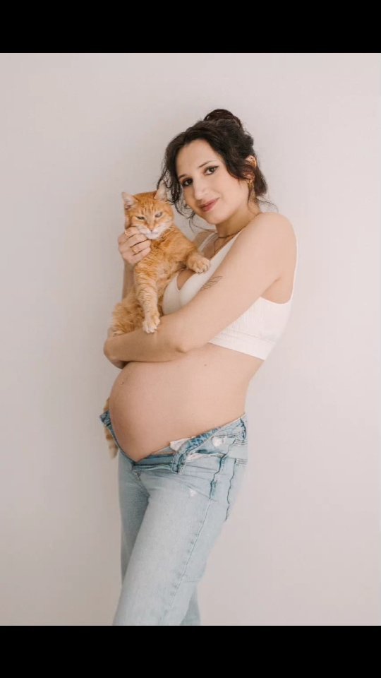 Just a few more shots from my maternity shoot I did a few weeks ago. Looking at my belly then compared to now, there's a bit of a difference 😅.
Of course I couldn't leave Alfie (brother to be) out.
Ah can't wait to meet our little babi 🥰. Not long now!
#maternityshootuk #maternityphotoshootuk #maternitysessionideas #wrexhammaternityphotographer #wrexhammumstobe #chestermumstobe #northwalesbabyphotographer #babyontheway2024 #babygirlnewborn #babygirlphotoshootideas #newbornbabygirlphotography