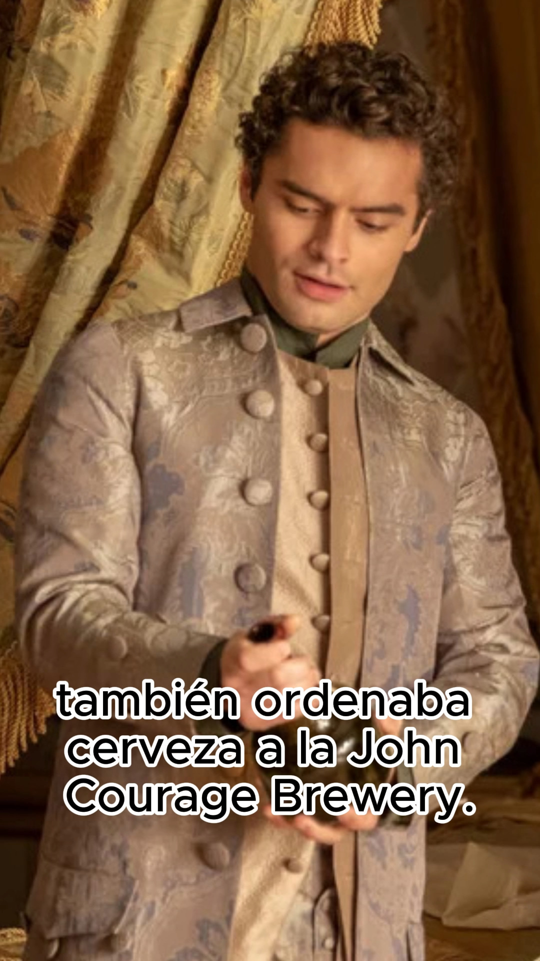 En el pasado, los ingleses eran conocidos por exportar cerveza, reservando las variedades más fuertes, como la Stout, para los países nórdicos debido a su durabilidad en el viaje y su popularidad entre la población local.
¿Sabías que este estilo de cerveza se ganó el corazón de la emperatriz Catalina II 'La Grande' en la corte imperial rusa? Tanto le gustó que comenzó a llamarse Russian Imperial Stout en su honor. Aunque los rusos empezaron a producirla con su toque único, la emperatriz todavía prefería la maestría de los cerveceros británicos y solicitaba lotes de la Anchor Brewery en Londres.
Pero eso no es todo, Catalina II no se conformaba con una sola cervecería, ¡también ordenaba cerveza a la John Courage Brewery! La etiqueta de esta cerveza incluso proclamaba que se elaboraba por orden de la emperatriz, su mayor defensora, una tradición que duró hasta 1990.
#beerschool #beerscool #russianimperialstout #educacioncervecera #beerhistory #beergeek #beertography #craftbrew #cervezaartesanal #beerschoolmx #stout #imperialrussianstout #anchorbrewery #beereducation #beerlife