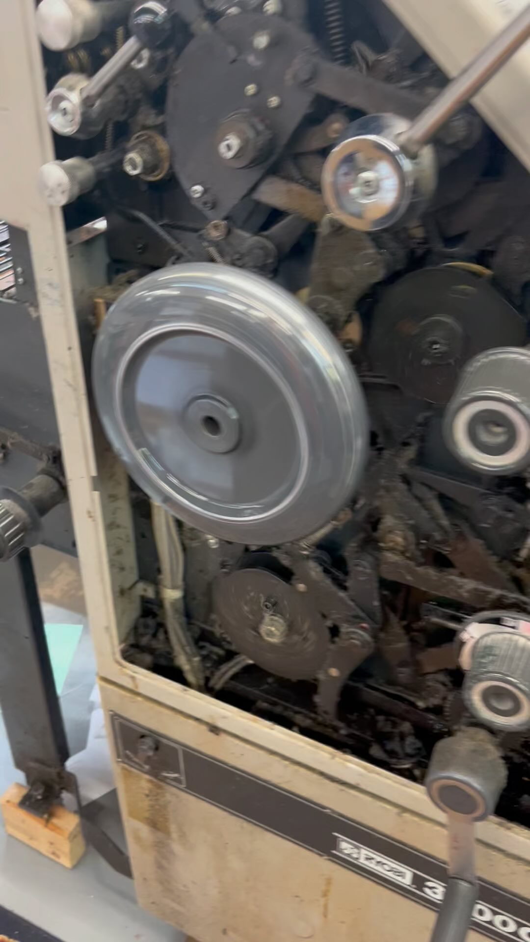 You know why we love old school? Because it just works. 📄 💪
#backtobasics #riseandgrind #makeithappen #supportsmallbusiness