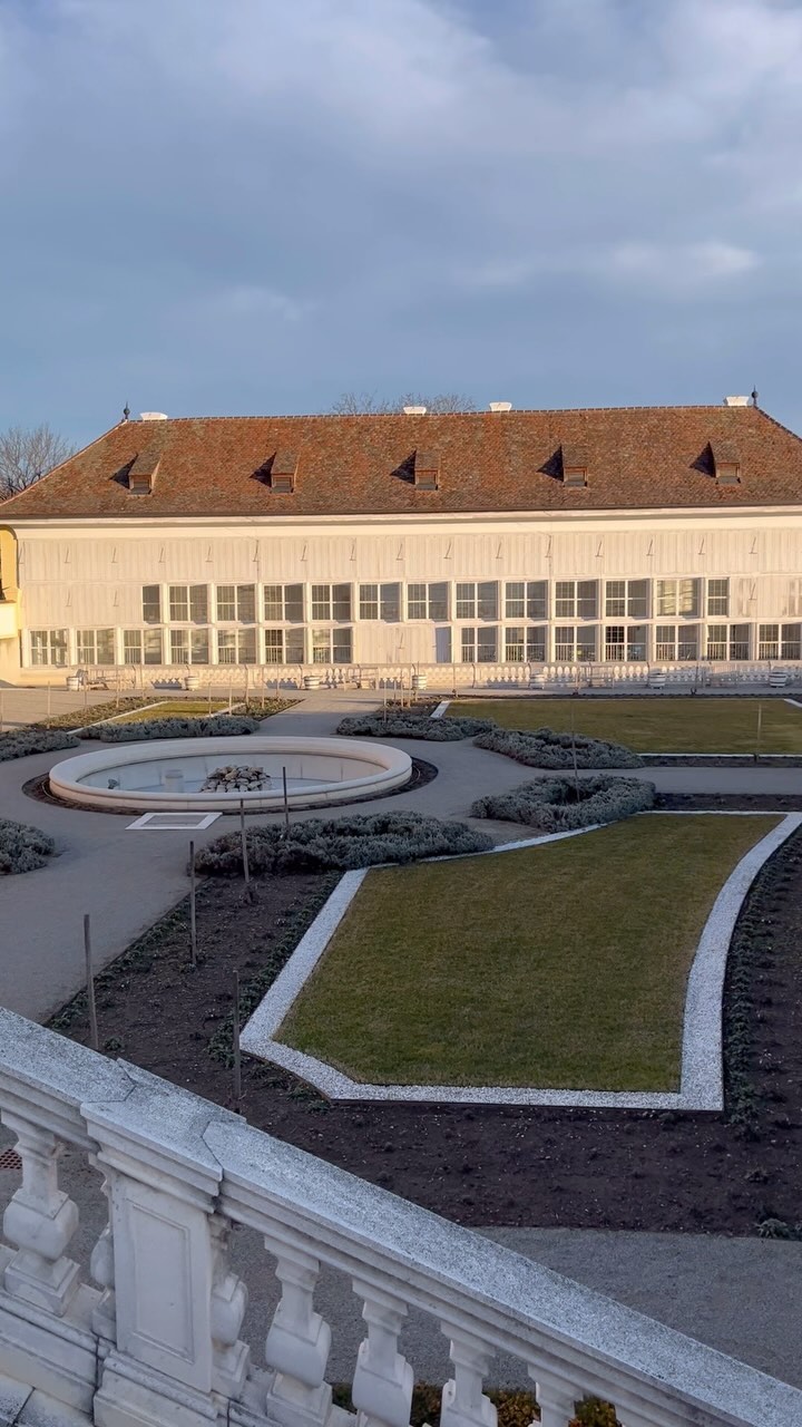 #weddinglocation #hochzeitskomplettplanung #weddingvenue #heiratenimschloss #hochzeitslocation #heirateninösterreich #austriawedding #viennawedding #viennaweddingplanner #hochzeitsplanung #weddingdaycoordinator #hochzeitstagbetreuung #zeremonienmeister #schlosshof
