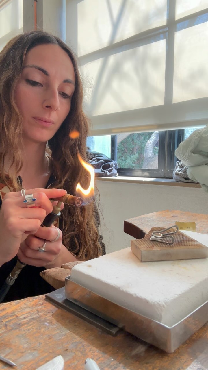 Hi! A little video about my journey at the jewelry school today. I don’t know why but the explanation in english dissapeared 🥲sorry!!
We are making an empty pendant with texture. I designed two textures that reminds me the sun and the moon 🌞🌕 the two textures will be united either a beautiful gemstone, what gemstone would you put? 😊 I will show you the results soon ✨
#jewelry#jewelryschool#jewellery #jewelrydesigner #jewellers#womenjewelry #womenjewellers#jewelryaddict #jewelrydesigner #jewelrydesign #silversmith #silversmithing #silversmithsofinstagram #silver#silversmithscommunity #designer#jewellerymaker #handmadejewelry #handmade