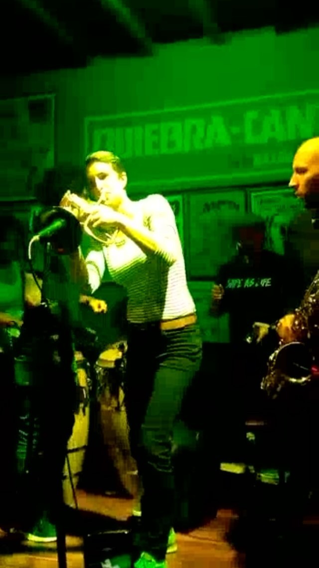 Throwback Friday! One night in Bogotá with @laotrabandaoficial at @casaquiebracanto and my love @adindameertins on the babybass.