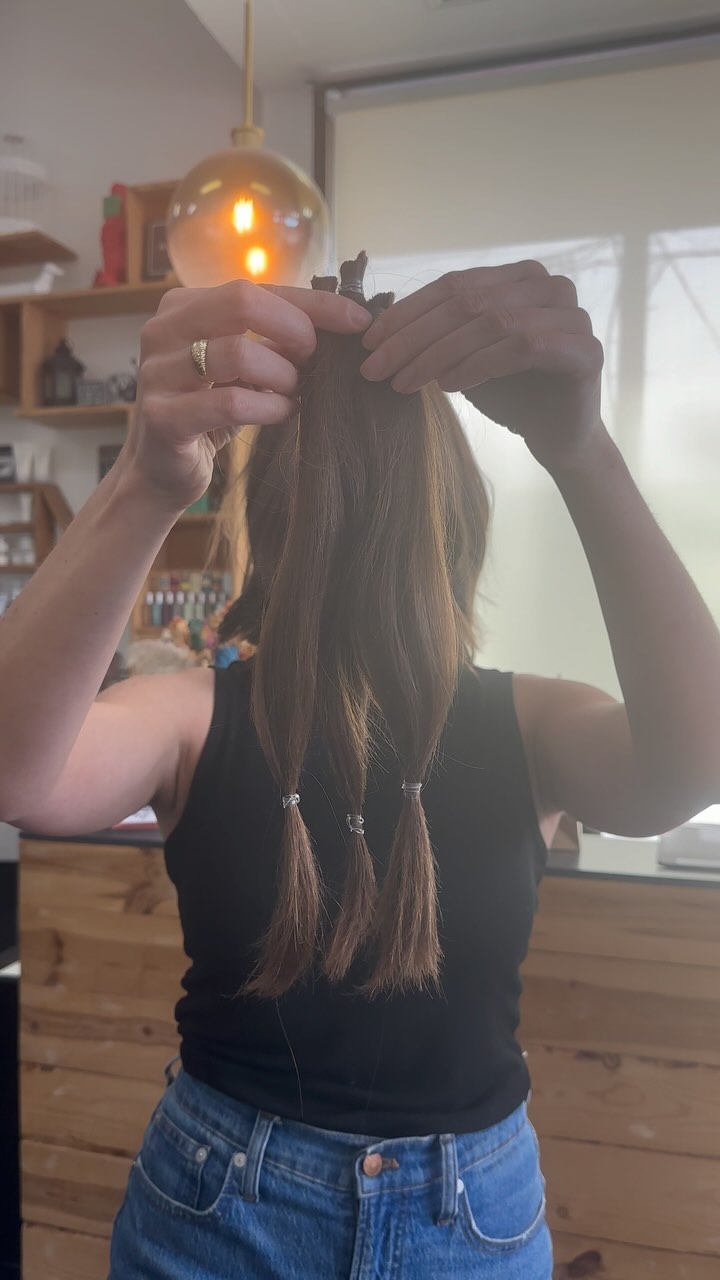 A gorgeous new style for a gorgeous lady and a great cause! Did you know we donate your #longlocks to @wigs.for.kids ? Next time you’re in looking for a #bigchop you can help make a difference too!
#forthekids #wigsforkids #wigsforkidsdonation #bigchop #beforeandafter #albanyca #solanoave #hairreveal #hairdonation #ravenandrosehairstudio