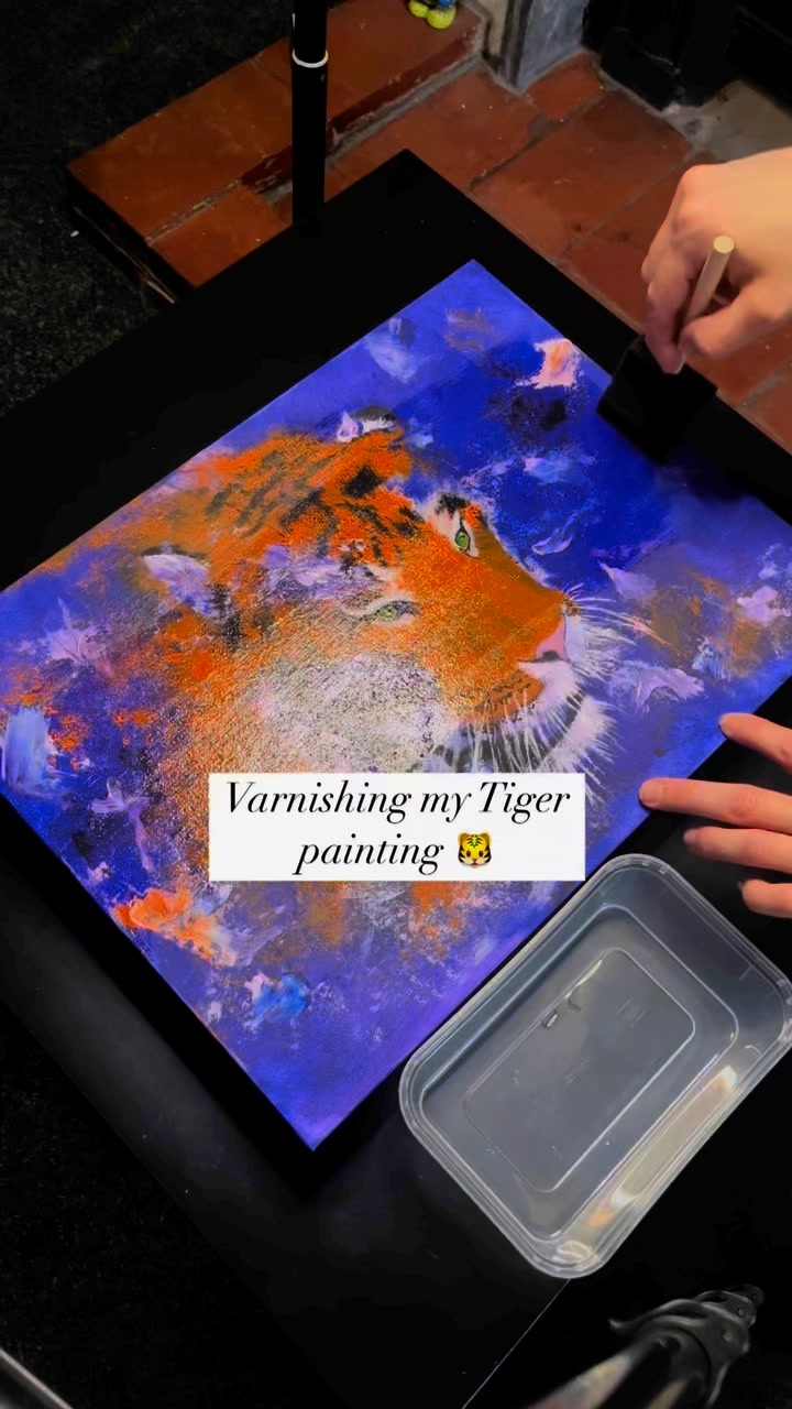 Varnish my tiger painting 🤩 #tiger #varnish #varnishingpaintings