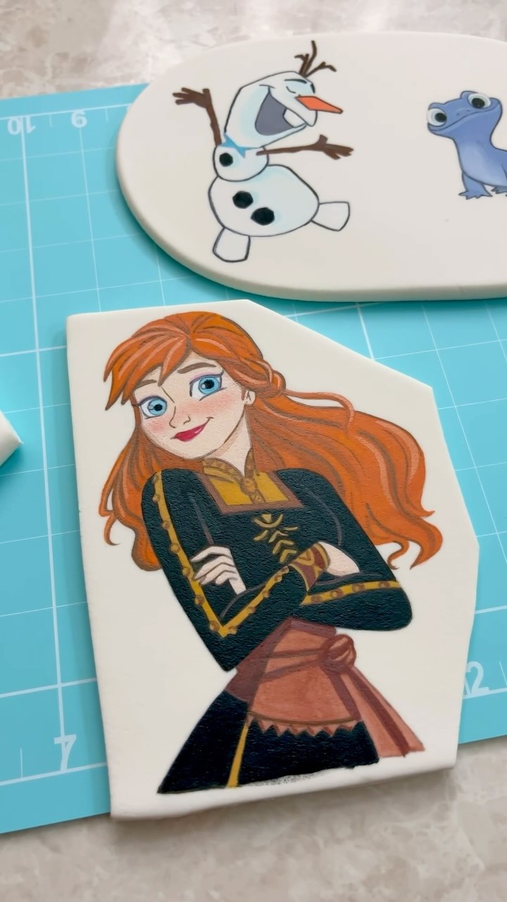 Pintando sobre fondant.
Una técnica que me encanta 🤩 es súper relajante
#fondant #fondantcake #fondantart #frozen #frozen2