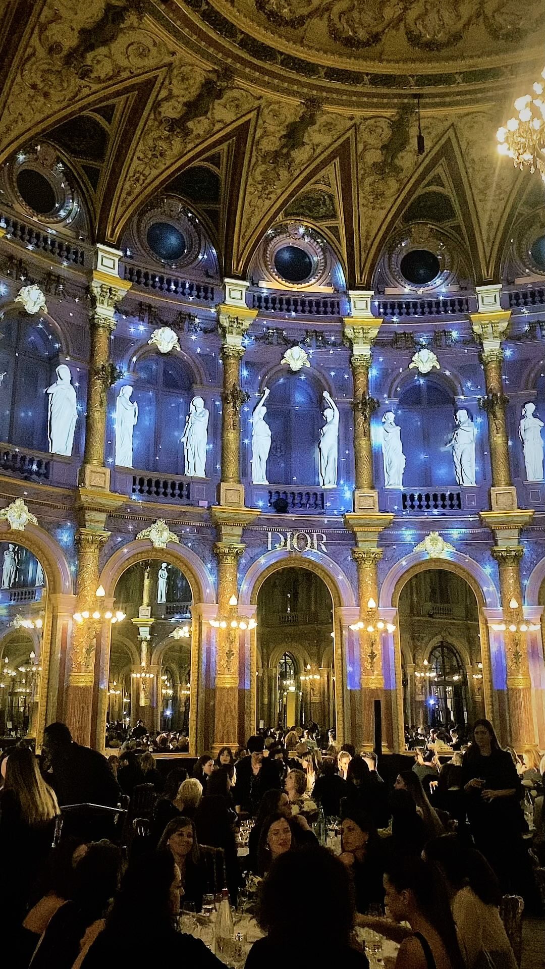 Video-mapping for « Dior » in Paris.
#athmosphere
#videomapping #videmappingshow #videomapping3d #videomappingparis #mappingevent #videomappingevent