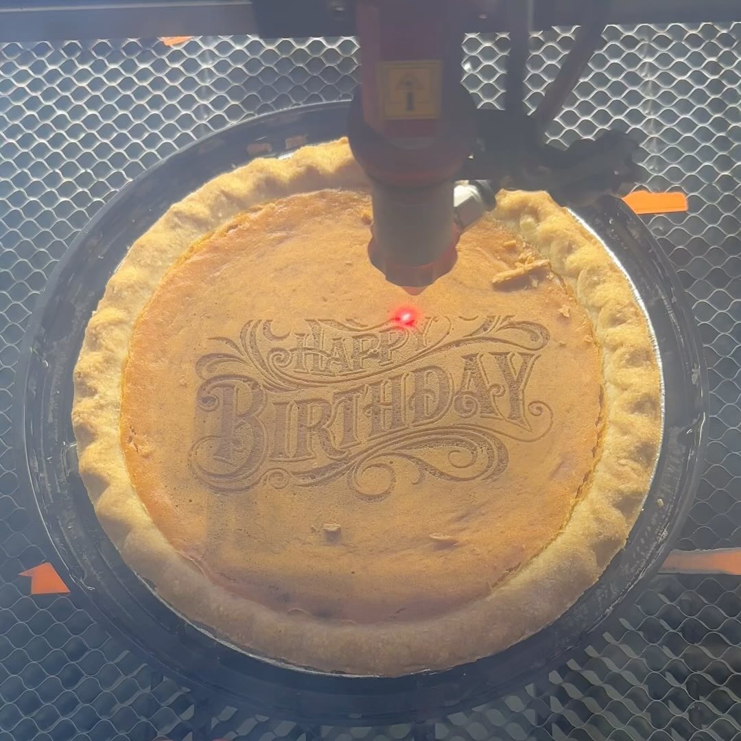 Laser engraving onto a pumpkin pie ! 🥧