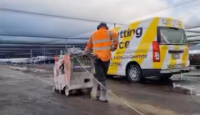Billy doing some roadsawing on asphalt today ready to be ripped up.
#cuttingforce #cutting #tyrolit #hilti #australia #melbourne #gippsland #traralgon #coredrilling #cutting #grinding #concrete #scaning #flushcutting
#ringsawing #wiresawing #handsawing #roadsawing #generator #furphy #site #construction