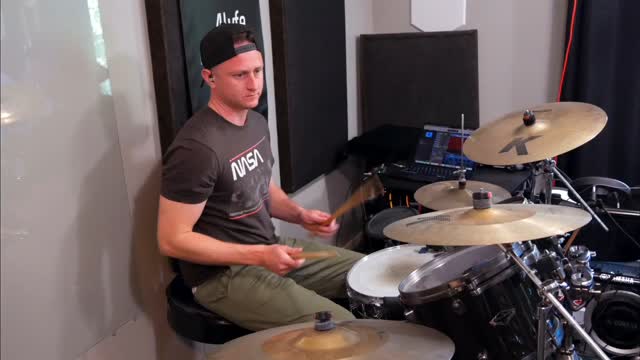 🎵 Drum Cover – “Clocks” by Coldplay 🥁
Had a blast putting this one together for my student Trevor! This track is a sneaky workout for your bass drum control—great for building that consistency and feel. Always fun to dive into a classic like this.
Let me know what you think 👇
#DrumCover #Coldplay #Clocks #Drumming #DrumLife #BassDrumWorkout #MusicEducation #Drummer