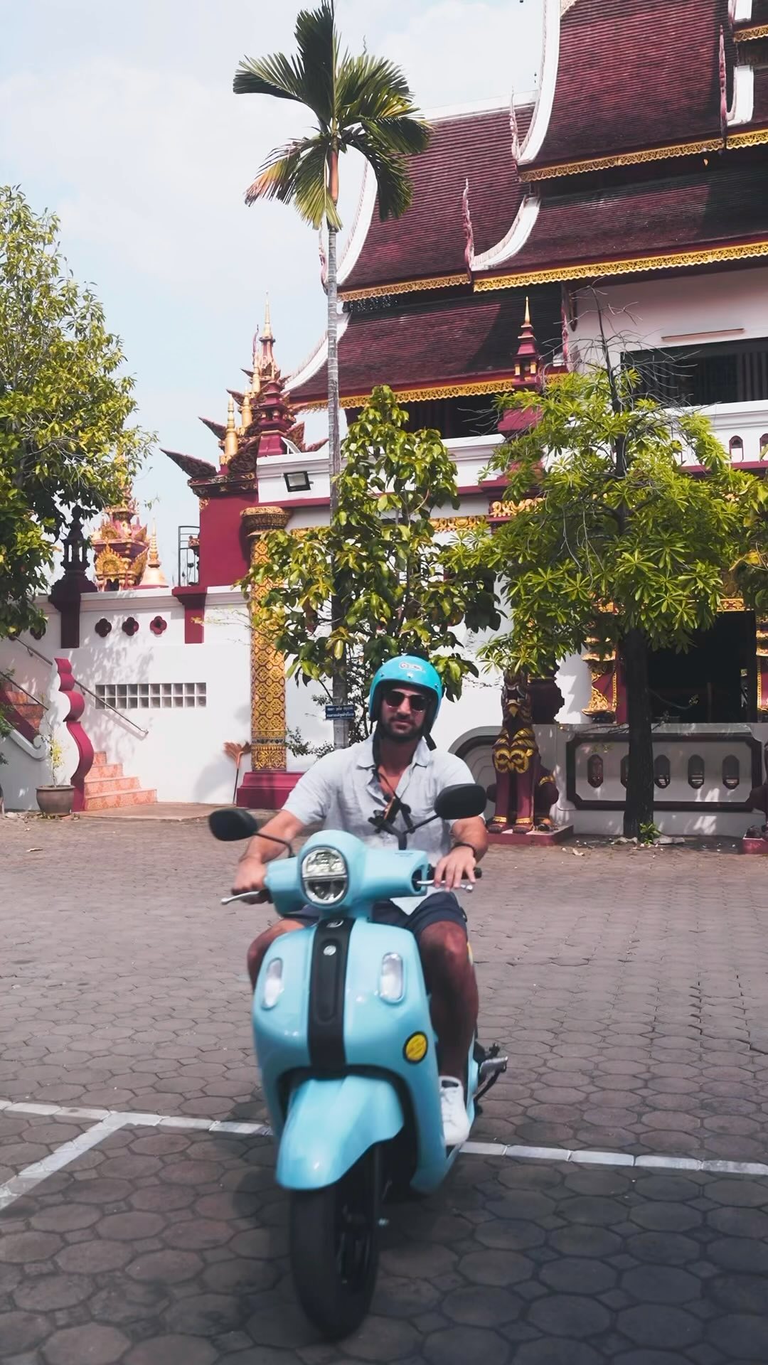 this is your sign to…
post your drafts saved on instagram (if you have them).
i have been extra busy and these were some frames from Chiang Mai were collecting ‘virtual dust’ sitting in my drafts (and memory on my phone).
shot on sony fx3
w/ sony 24-70 gm II