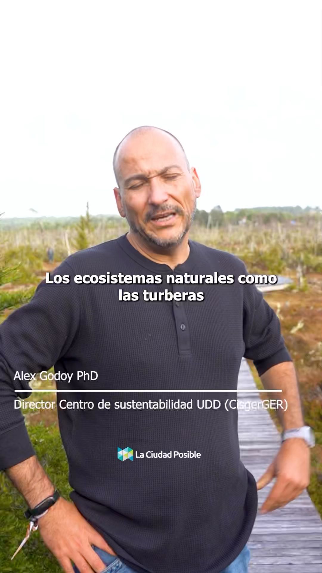 A fines de junio realizamos una visita técnica a la Red de Turberas de Chiloé, en esta instancia pudimos conversar con quienes resguardan estos ecosistemas Hermes, Nora, Marco y Segundo, con quienes compartimos en torno a la protección de estas reservas de agua, y visualizamos el futuro y diversas acciones a realizar🙏🏽🌎
➡️ Además, en esta oportunidad contamos con la presencia y el apoyo de Alex Godoy, director del Centro de Investigación en Sustentabilidad y Gestión Estratégica de Recursos (CiSGER) UDD, quien fue un constante aporte en la entrega de argumentos para la protección y nuevas aristas a considerar para fortalecer estas áreas naturales.
Le preguntamos a Alex cuál era, bajo su perspectiva, algunas razones para observar, proteger y conservar la Turberas del mundo, y esto fue lo que nos contestó.
Los invitamos a todos a informarse y entender la importancia de estos ecosistemas. 💚#LaCiudadPosible
@scj