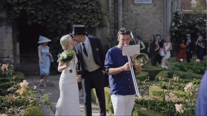 Wedding processions ❤️
.
.
.
#TheLondonStrollers #RoamingBand #BrassBand #StrollingBand #AcousticBand #LuxuryEvents #LuxuryWedding #InternationalBand #London #EventProf #WeddingPlanner