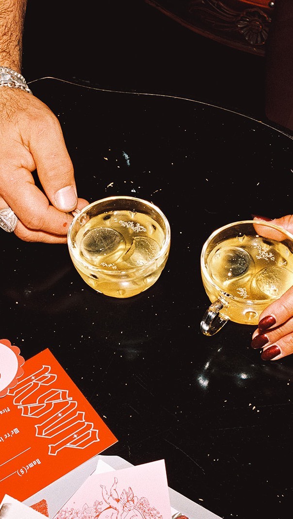 • 𝙹𝚞𝚜𝚝 𝚋𝚎 𝚢𝚘𝚞 - 𝚊𝚕𝚕 𝚝𝚘𝚐𝚎𝚝𝚑𝚎𝚛 👇🏻
• Et si vous étiez vous-même, avec moi ?
• Travailler ensemble, c’est une aventure qui s’étale sur plusieurs mois, et à travers une carte qui vous ressemble, de la manière la plus sereine possible.
• Et comme j’aime parcourir le monde et embarquer pour de nouvelles destinations, vous retrouverez maintenant une rubrique de présentation en anglais sur mon site.
• Vision, valeurs, missions : tout est détaillé pour vous partager au mieux mon voyage : vous exprimer !
• Bonne visite et à très vite 🖤
———
• What if you simply were yourself, with me?
• Working together is an adventure that unfolds over several months, guided by a map that reflects who you are.
• And since I love exploring the world and discovering new destinations, you’ll now find an introduction section in English on my website.
• Vision, values, mission: everything is detailed to share my journey with you in the best way possible—to express you!
• Enjoy your visit, and see you soon 🖤
• Wedding planner • Elopment • Mariage • Wedding