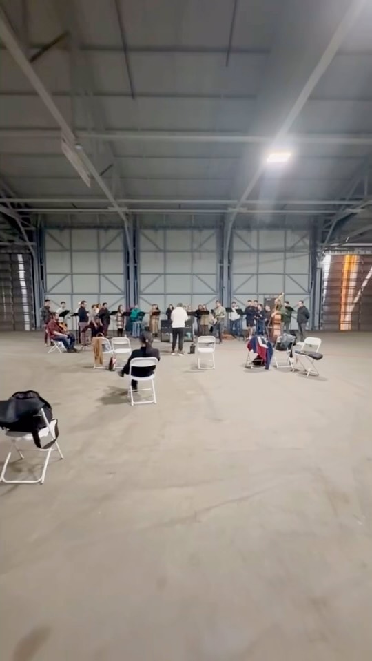 THIS SATURDAY: Premiering my 3-movement “Song of the Sea” for Choir, Electric Guitar, Violin & Double Bass with @lachorallab , conducted by @barakamay . Here’s a preview of Part II. The wonderfully curated LAND’S END concert is at 7pm near the waterfront at @altasea, San Pedro. TICKETS LINK IN BIO.
.
.
.
#choralmusic #choir #electricguitar #waterfront #premiere #newmusic #chambermusic