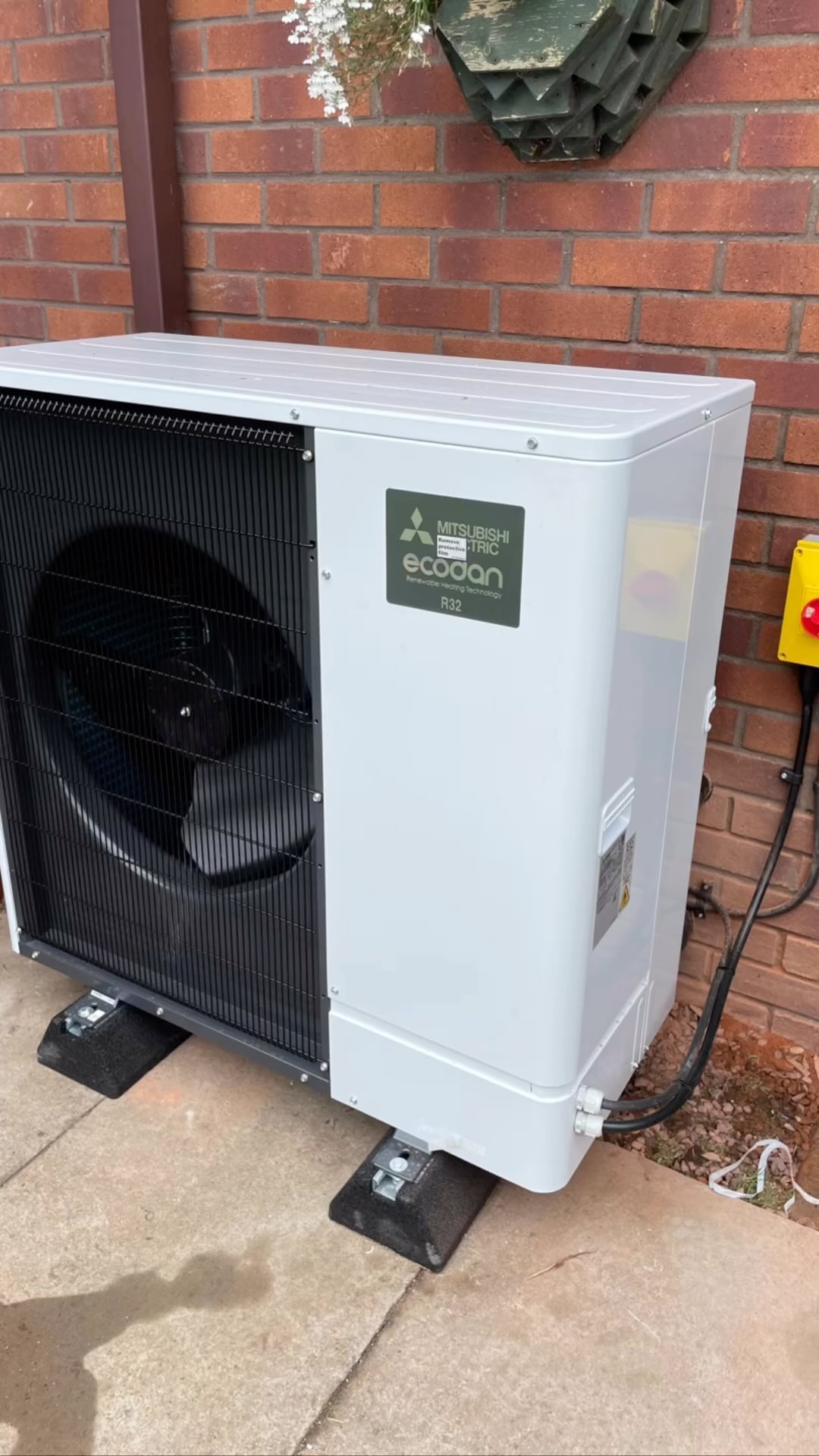 And another one carried out successfully.
This Heat pump installed and providing 100% of the heating and hot water at this house renovation.
For more information on how you can implement renewable heating technology into your home please contact:
Acer Mechanical Services Ltd
- 0141 374 0391 - enquiries@acermech.com
#acermech21 #sustainableliving #greenerliving #heatpumps #ufh #ashp #gshp #climatechange #newbuilds
#greenindustrialrevolution #saveourplanet
#renewables #renewableheating #renovations #mitsubishiecodan