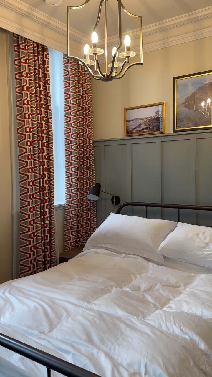 A lovely weekend away to Portrush.
We stayed in @bankapartments ✨
Beautifully decorated & finsihed.
Dog friendly.
Located on the Main Street, close to shops & restaurants.
Close to the beach.
We stayed in the ‘Church Suite’, which had 2 double bedrooms, a kitchen and living area, a main bathroom and an en-suite toilet.
#portrush #northcoast #weekendgetaway