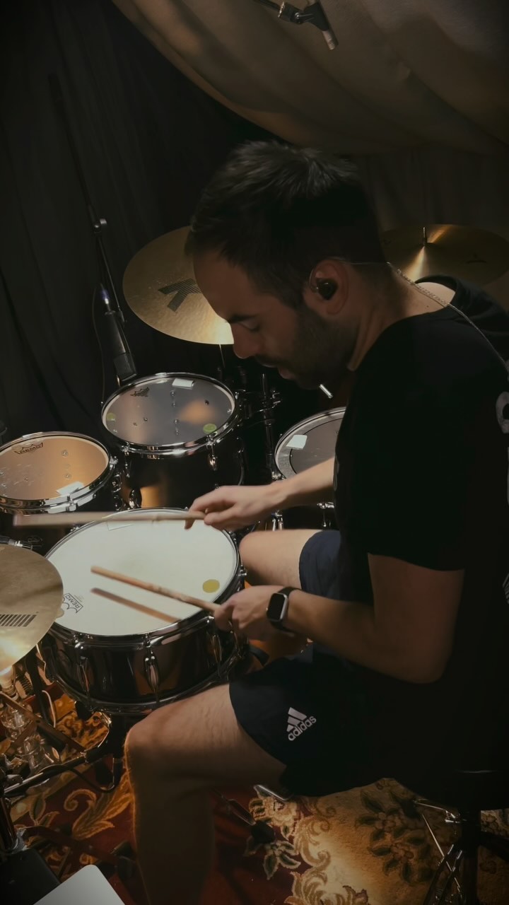 starting with a cheeky tom rim click bc i always make these to be too long x
🧢
#drumsdrumsdrums #vf15 #drummer #remodrumheads #drummergram #sessiondrummer #londonmusician #londonmusic #drummerinlondon #drum #drums #drumkit #drumset #instadrums #soundsfrommyattic #drumminglife @vicfirthuk @cosmicears #remoterecording #remotedrumtracks #remotedrumrecording
