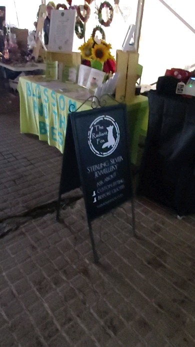 All set up for a wonderful day at @churchfieldsfarmhouse for their festive fayre. Lots of wonderful artisans and crafts people to peruse and support when Christmas shopping... or even a treat for yourself. Free entry and free parking.
I am offering the made-to-measure service on sterling silver necklaces, bracelets and anklets, so don't miss out. Plus a whole selection of beautiful earrings, keyrings, bangles and bookmarks.
#theradiantfox #sterlingsilvermadetomeasure #jewellery #churchfieldsfarm #churchfieldschristmasfayre #christmasshopping #christmasgiftguide #giftsforher #giftsforhim #giftsforthem