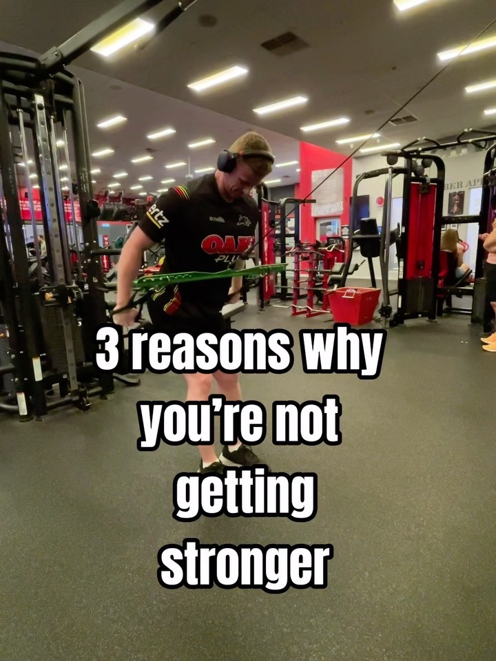 If you are struggling to get stronger in the gym, you may need to do these 3 things.
1. Tracking your sessions is going to keep you accountable from your previous sessions and allow you to try and improve moving forward.
2. Chopping and changing your workouts, does not give your muscles time to adapt and grow. Therefore it will be harder to gain strength.
3. Walking into a session on an empty stomach means you could be lacking in energy as your body has no fuel to help it get through the session.