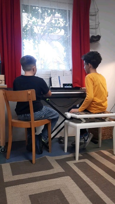 Wait for it.
#piano #rap
#aktivspielplatz #rennbahnweg #wien
#institutfürerlebnispädagogik