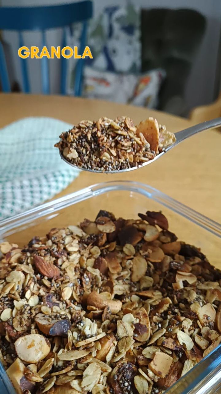 GRANOLA - it's honestly never as hard as you think and a fab crunchy alternative to porridges or soaked oats... Forget fasting and breakfast like a king on #thekinderplan