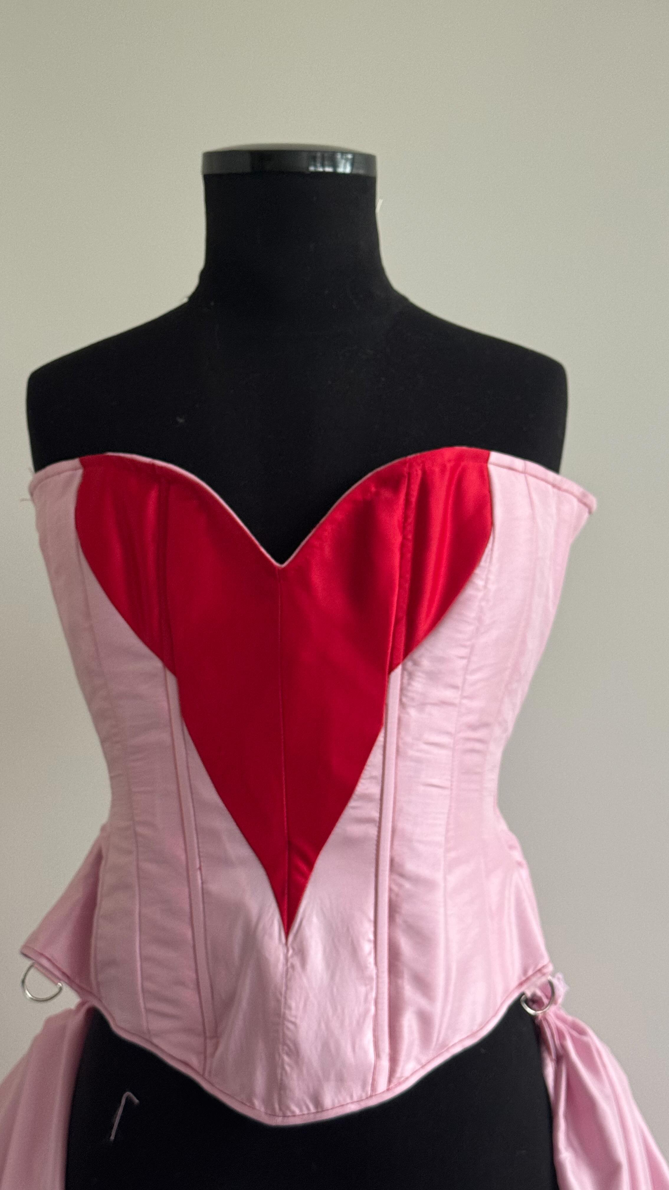 New Design Unlocked
Corset & modulable skirt/cape for @nayastyx
#costumedesign #dragcostume #corsetdesign #corset #designcorset #fashioncorset #fashiondesign