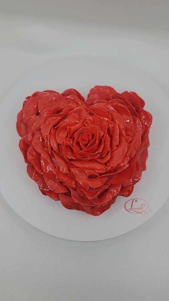 Since we are officially a month out from Valentine's Day I think it's time to let you know that the entire shop will be online in 48 hours, but we'll always do a custom order 💕.
-🎨-
-😎-
-🎂-
#loungincake #ediblecreationsforall #createchillcake