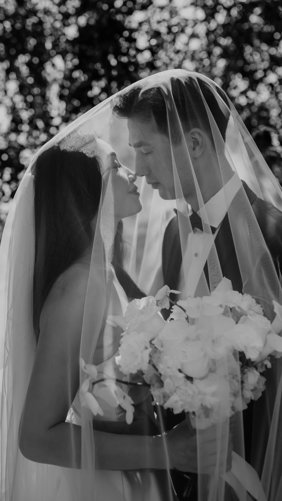 The Wedding Trailer of Huong & Hien and the dreamiest ceremony venue at Precise Resort Schwielowsee in Berlin. We fell in love with all the little details 💍
wedding designed & planned @marrybylen @qt.weds
photo @karinawiebe_photography
venue @preciseresortschwielowsee