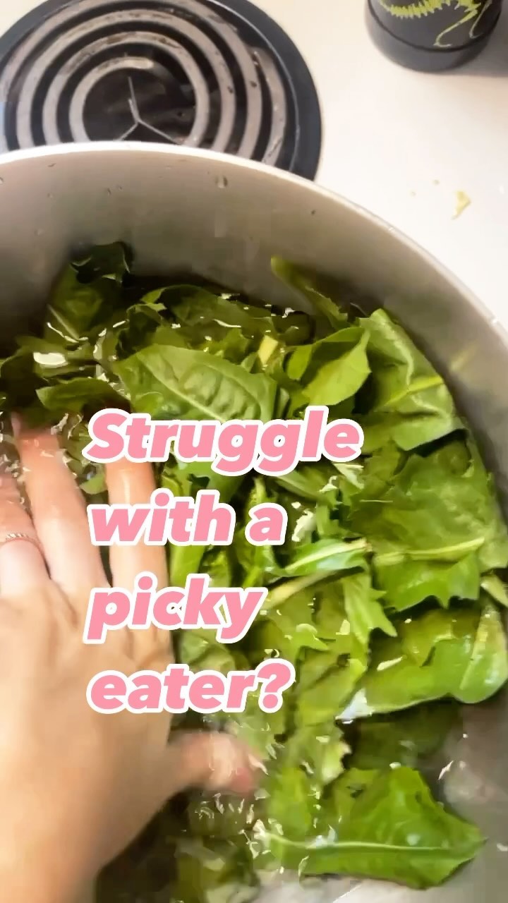 🥗Picky eating is something that can cause sooo much stress on us as parents🍗
🤯I promise you, the first steps are this easy!
🍗Invite your babes to cook with you, even just letting them smell spices!
🥘Stirring, cracking eggs, having responsibilities- there is truly SO much to be gained.
🍤Be patient. Don’t force food on anyone, I personally have found the most success by acting completely *unbothered*
#pickyeaters #toddler #kidsfood #health #wellness #wellnesswednesday #horta #healthyfood
Do you struggle with picky eaters?