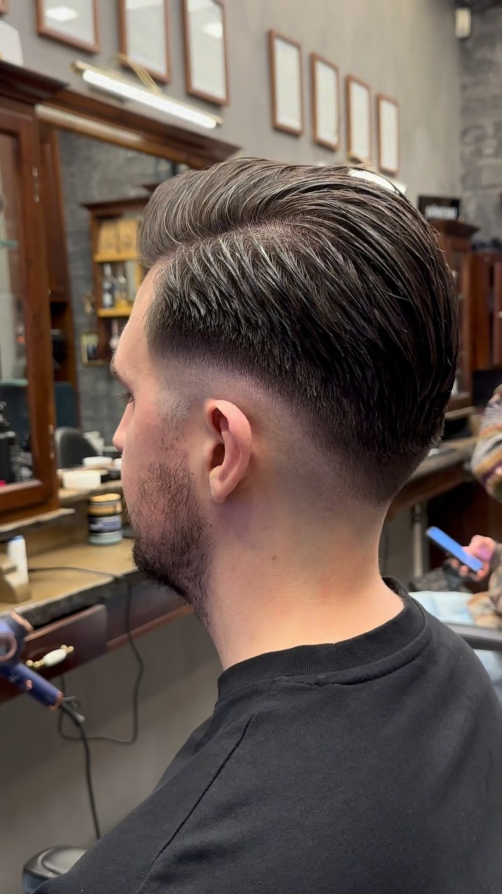 A classic…
Book your appointment through the link in our bio 🖤
•
•
#barber #barbershop #barberstockholm #barberlife #stockholm #södermalm #hårklippning