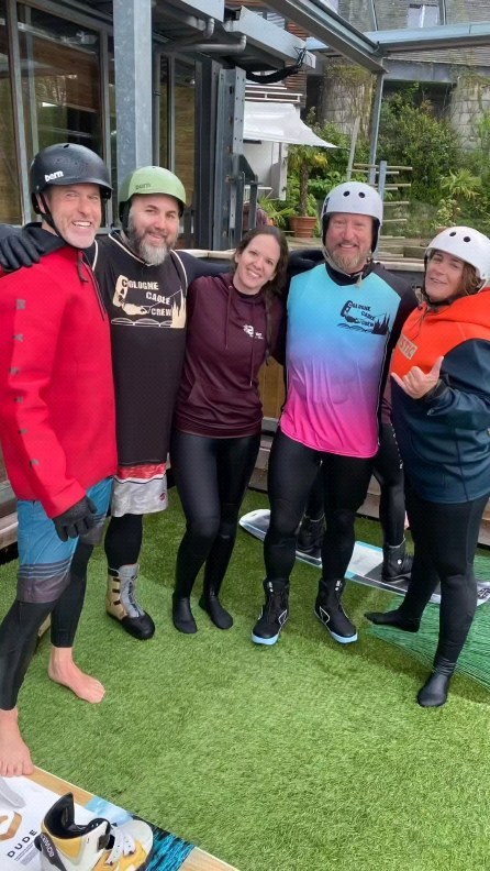 ♥️Crewlove♥️ Cologne Cable Crew
Du hast auch eine geile Wakeboard Truppe und ihr wollt ein eigenes Logo auf eurem Shirt oder Hoodie???
Kein Problem!!! Schreib uns einfach