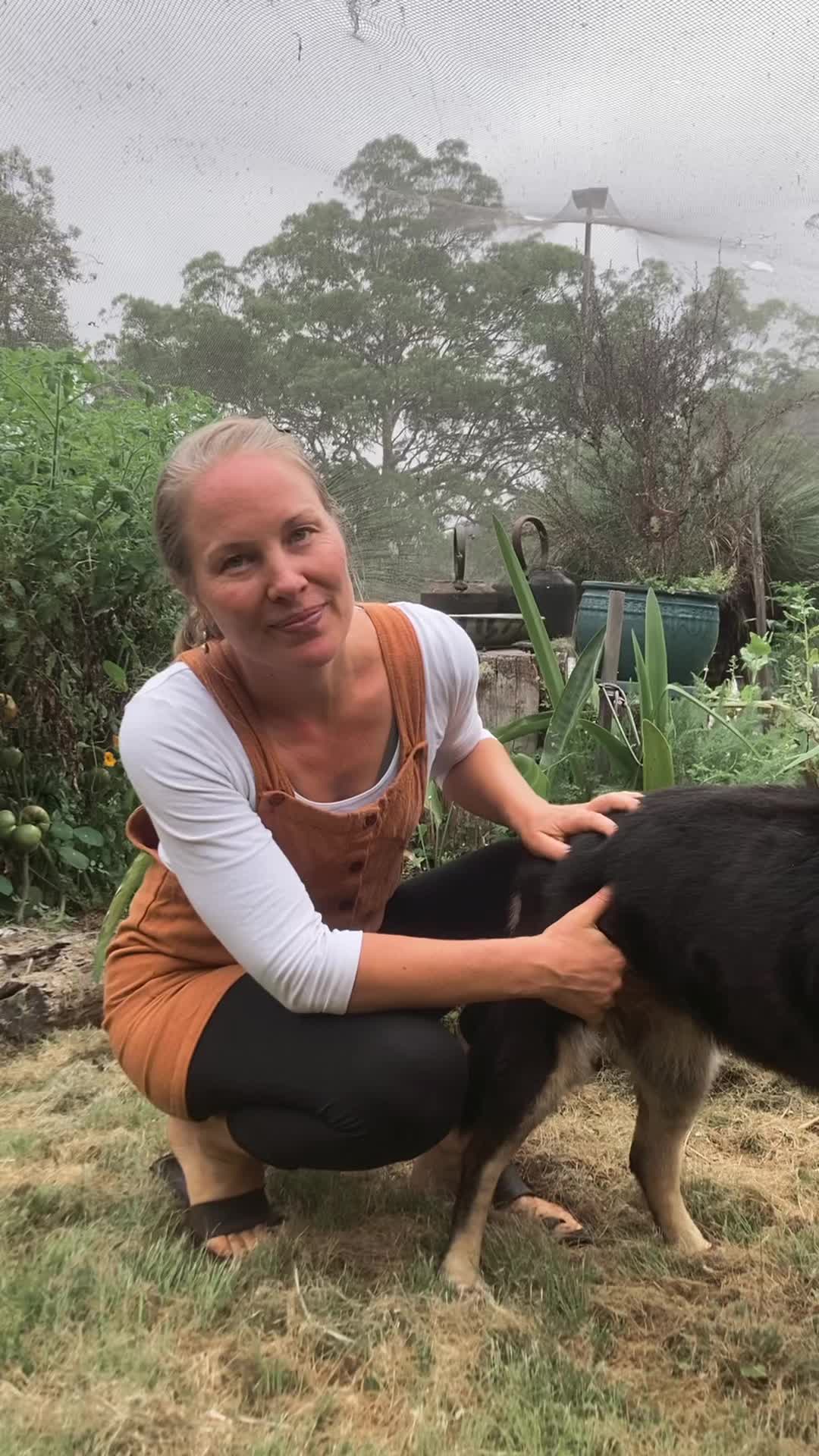 Sewing seeds, pruning, harvesting… We are feeling the Priestess magic here as we witness the daily ritual of our Vision Mother (Akhalita) tending to and nurturing her garden, nourishing the Earth and our bodies. Of course with the Queen, Akai, to supervise 😊 #gardening #earthelement #priestess #virgo #ritual #warrioress #earthelement