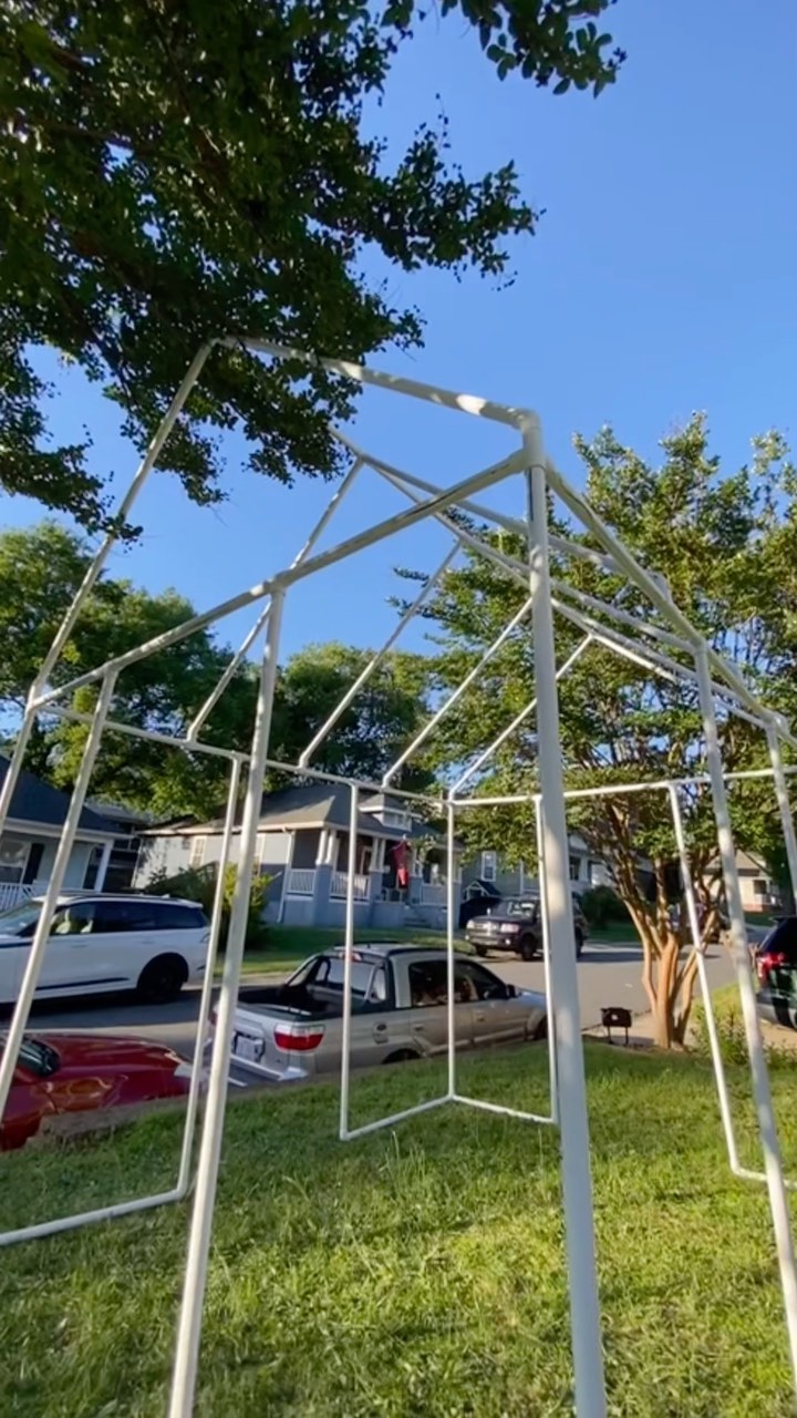 Me and ma were working hard yesterday! Look how the structure is coming out for my new installation for the CIAF in September! You will not want to miss out 💕✨
#ciaf #blumenthalfellows #artista #charlotte