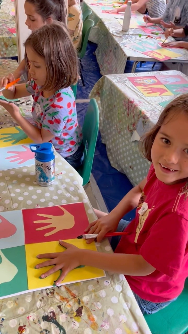 Today we worked as a team to form creative tableaus, immersing ourselves in the scene and exploring how we can use our physicality to communicate different feelings and emotions. We also tested our memory skills, brought out our inner mime artists, and were incredibly silly! 🎬⭐️
We also created super fun pop art posters, shut our eyes to see where our pen took us when making scribble art, and made some cool monochrome or funky coloured patterns and designs inside the scribbles!🖌️🎨
Keep your eyes peeled for more fun tomorrow 👀😍🎉🥳⭐️💛